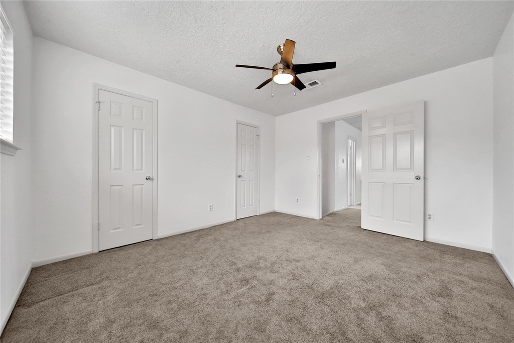 9411 Roos Road - Photo 31