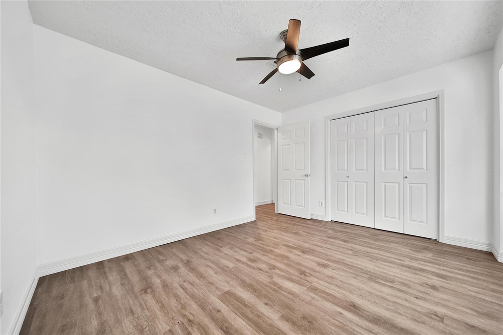 9411 Roos Road - Photo 28