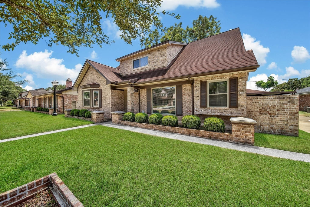 9411 Roos Road - Photo 2