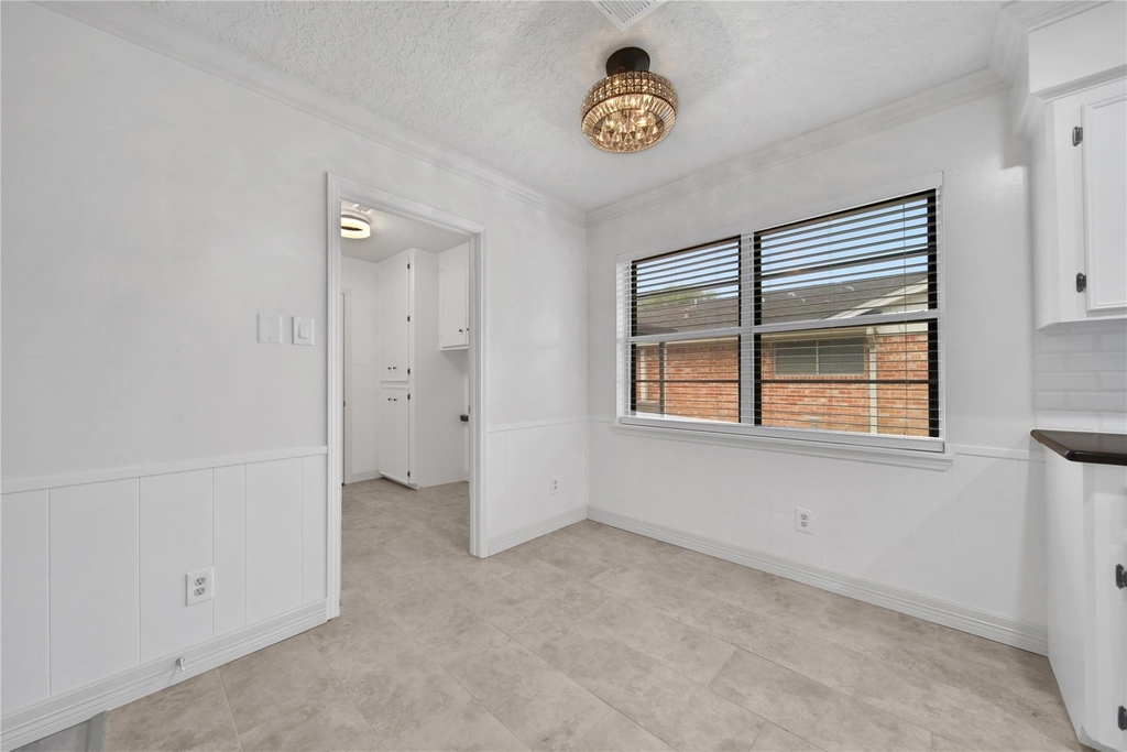 9411 Roos Road - Photo 20