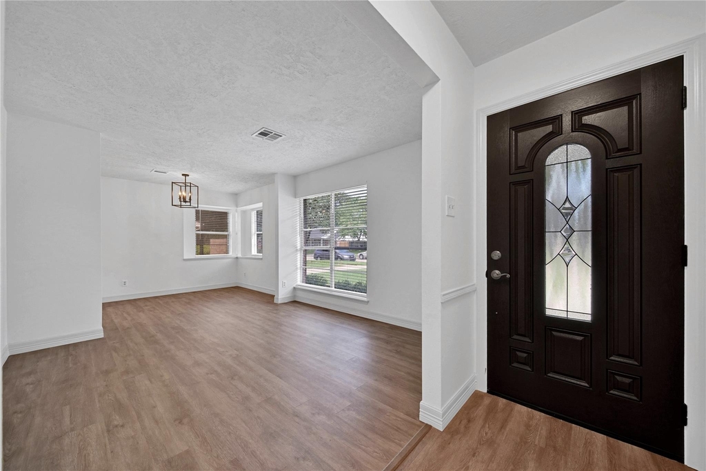 9411 Roos Road - Photo 7