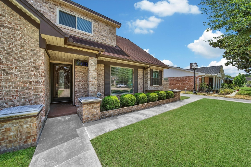 9411 Roos Road - Photo 3