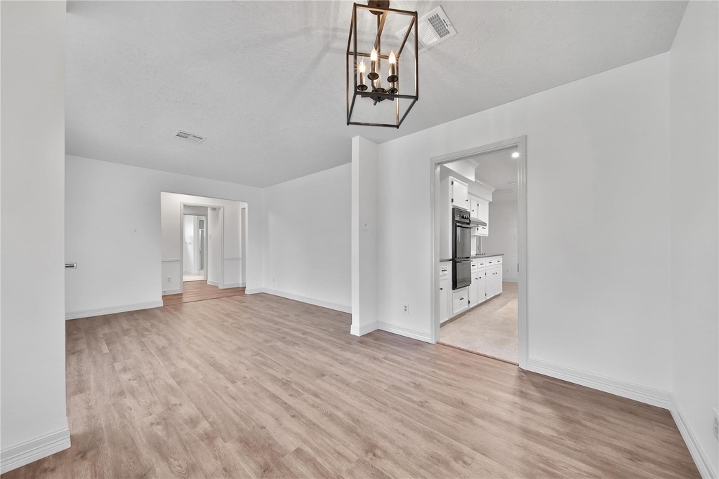 9411 Roos Road - Photo 9