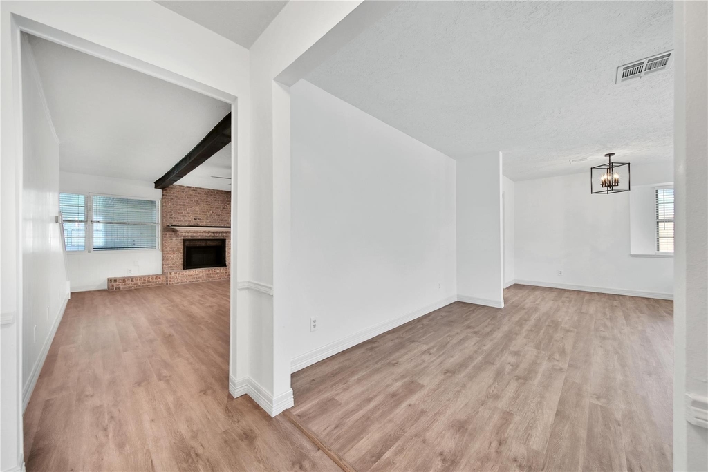 9411 Roos Road - Photo 11
