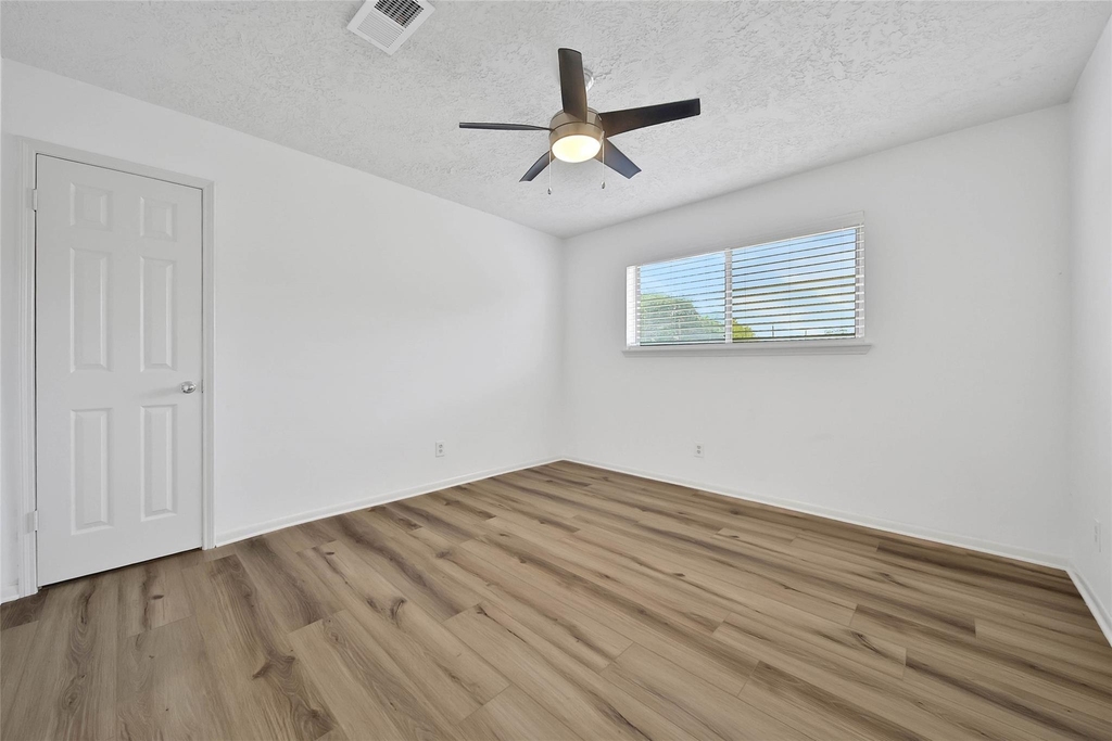 9411 Roos Road - Photo 35