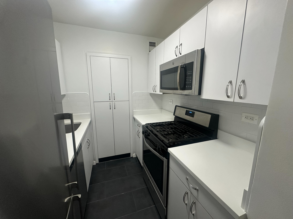 East 56th Street - Photo 3