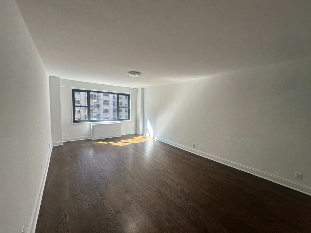 East 56th Street - Photo 0