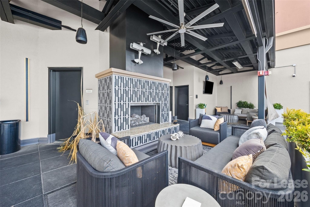715 N Graham Street - Photo 2