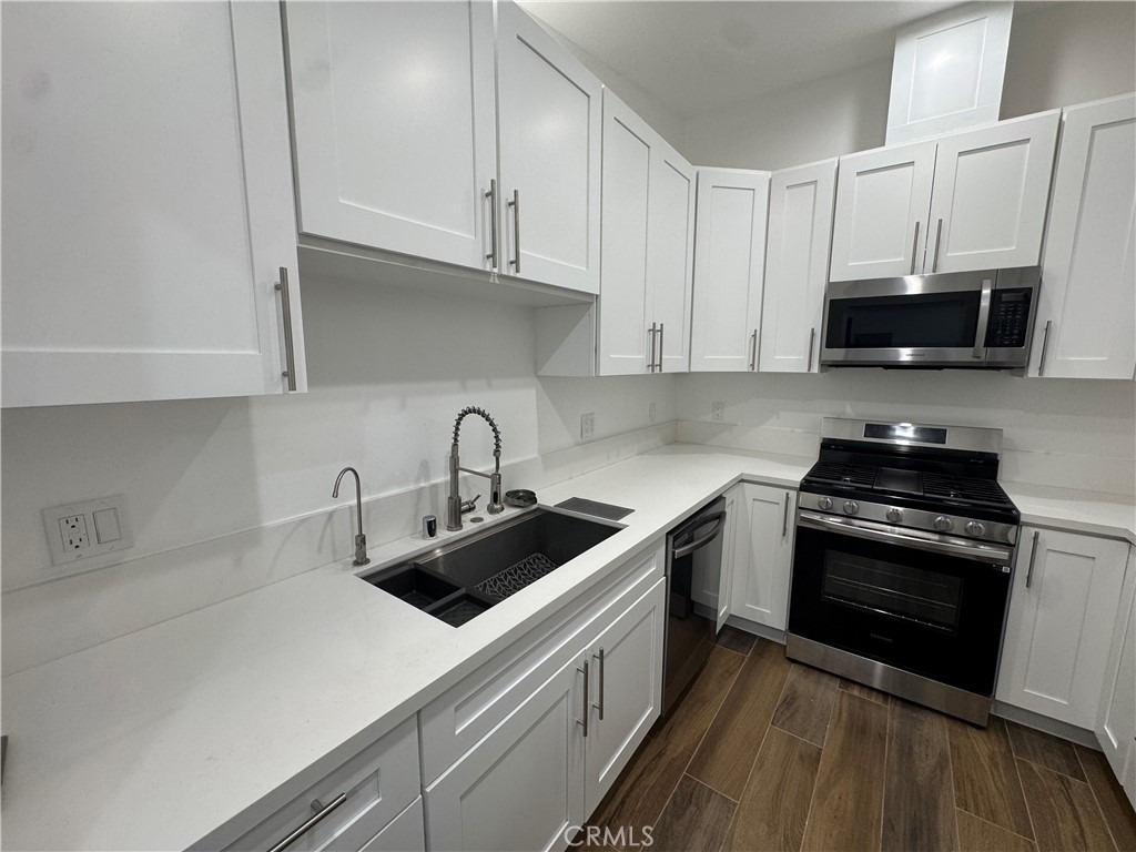 6439 1/2 Graves Avenue - Photo 13