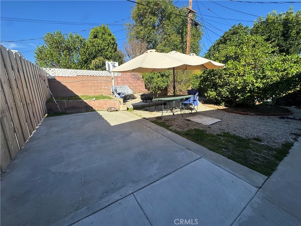 6439 1/2 Graves Avenue - Photo 2