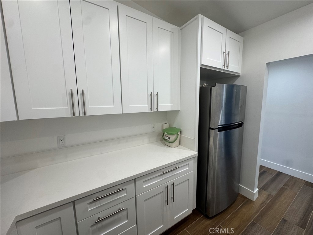 6439 1/2 Graves Avenue - Photo 14