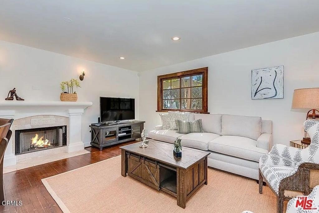 835 N Sycamore Avenue - Photo 1
