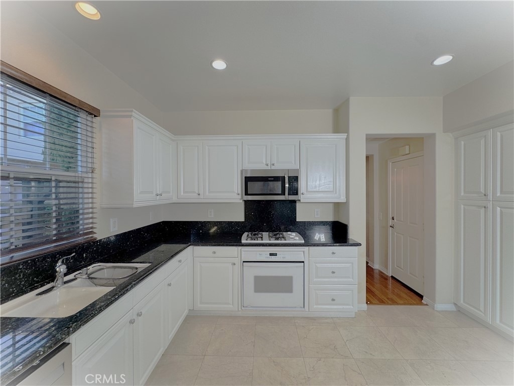 38 Gardenpath - Photo 20