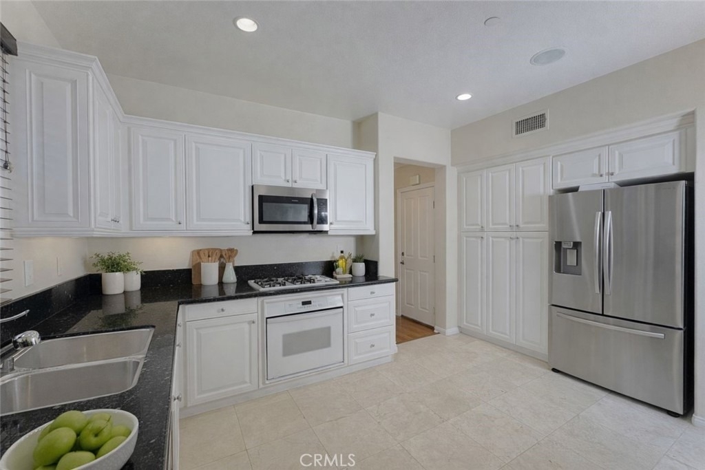 38 Gardenpath - Photo 17
