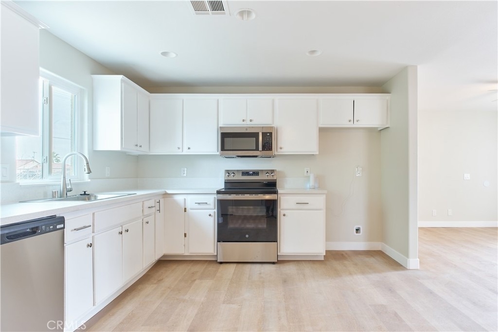 1286 Arctic Avenue - Photo 5