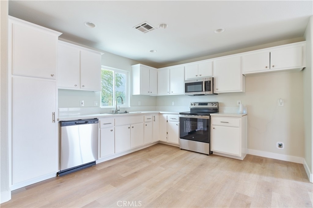 1286 Arctic Avenue - Photo 4