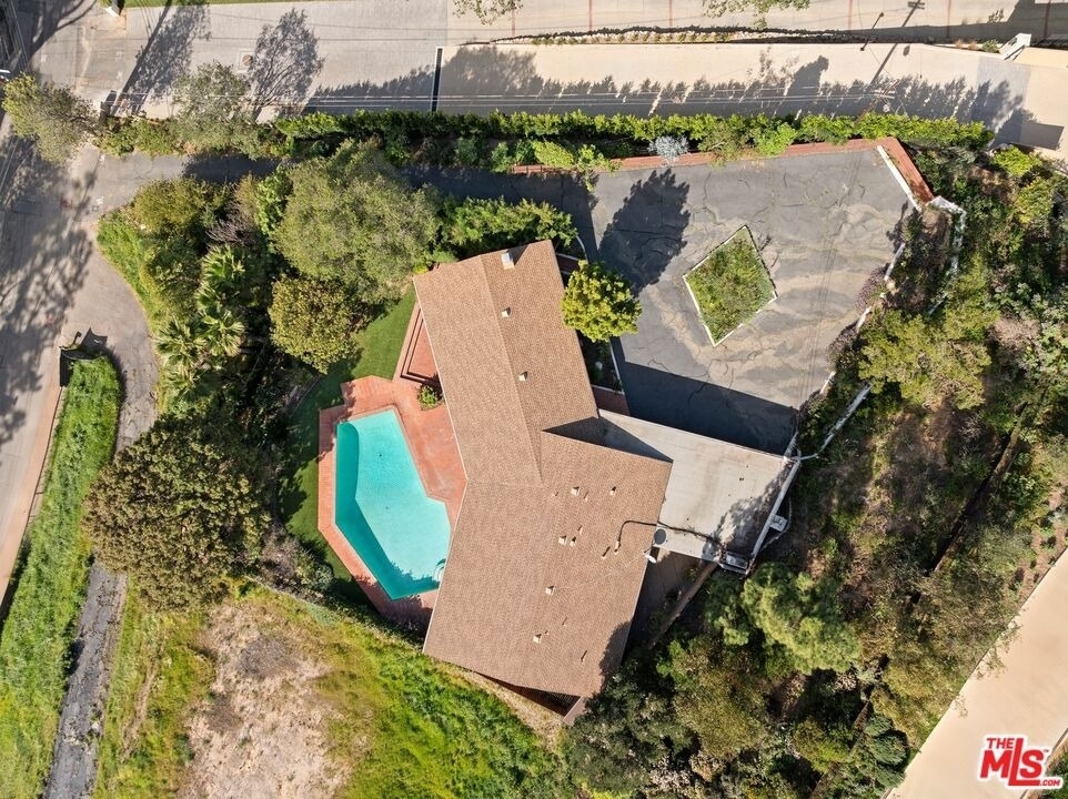 590 N Tigertail Road - Photo 13