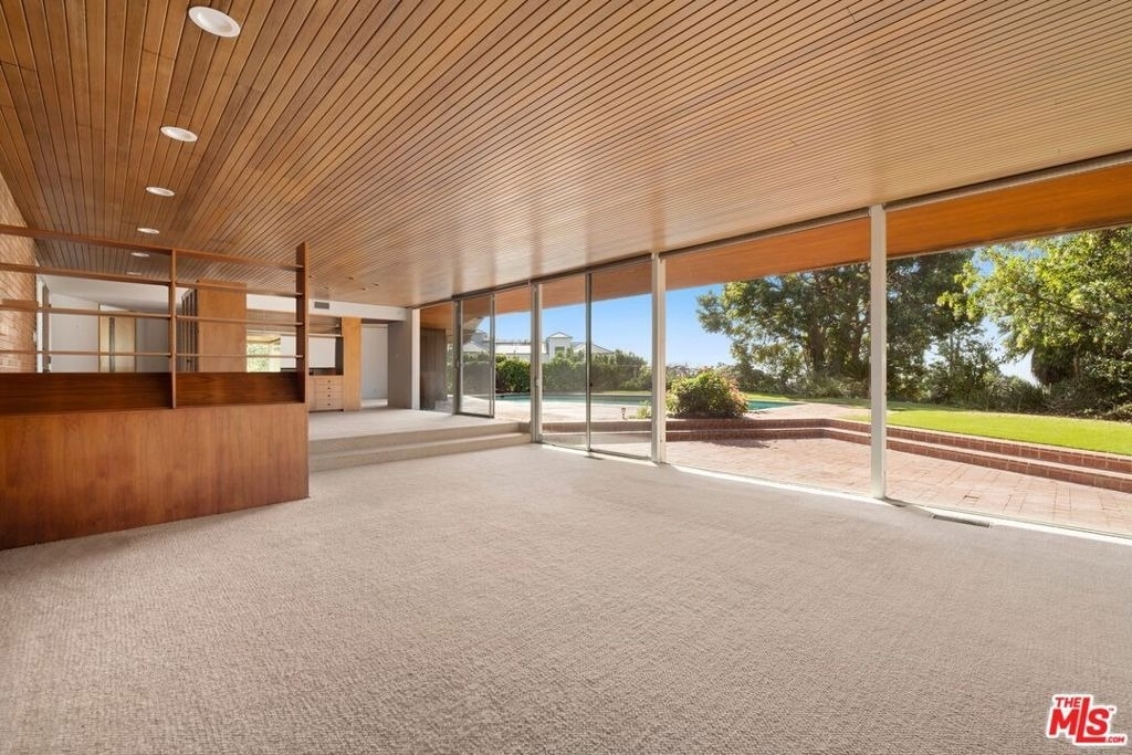 590 N Tigertail Road - Photo 3
