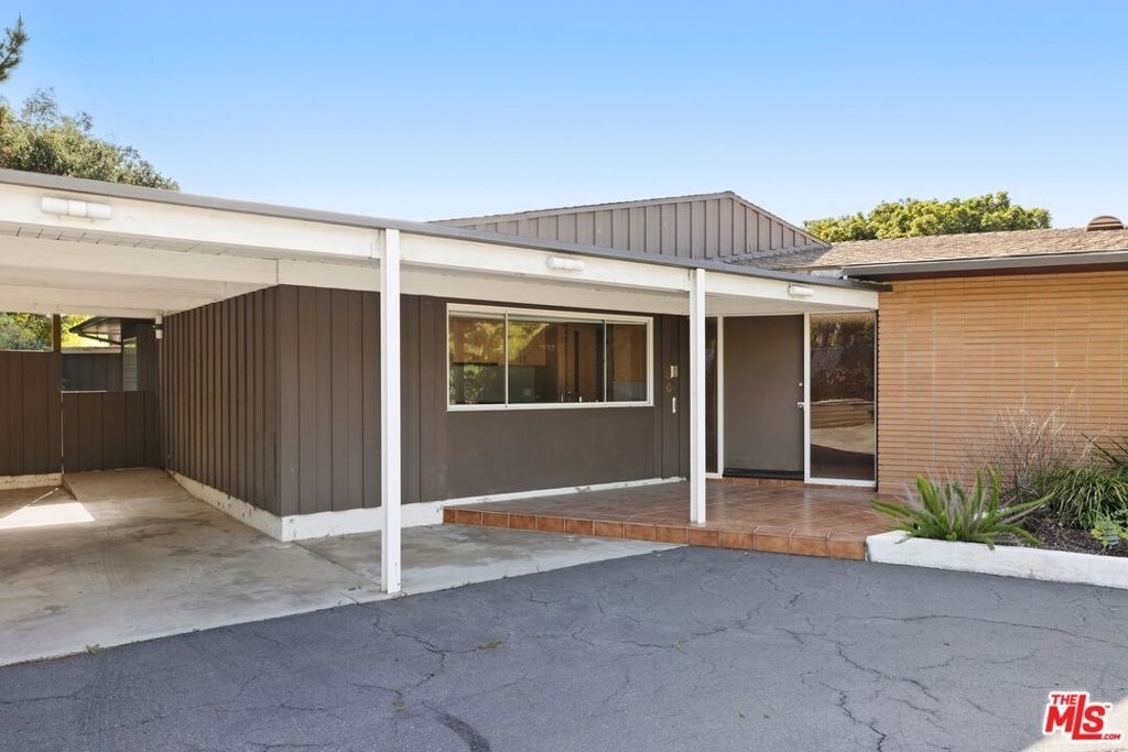 590 N Tigertail Road - Photo 1