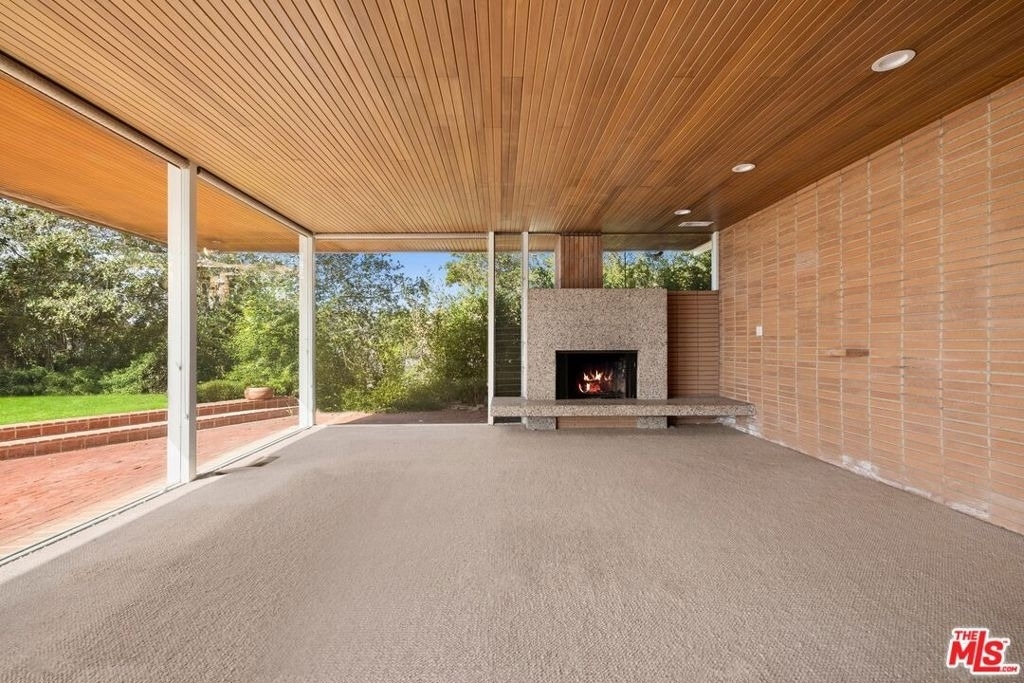 590 N Tigertail Road - Photo 2