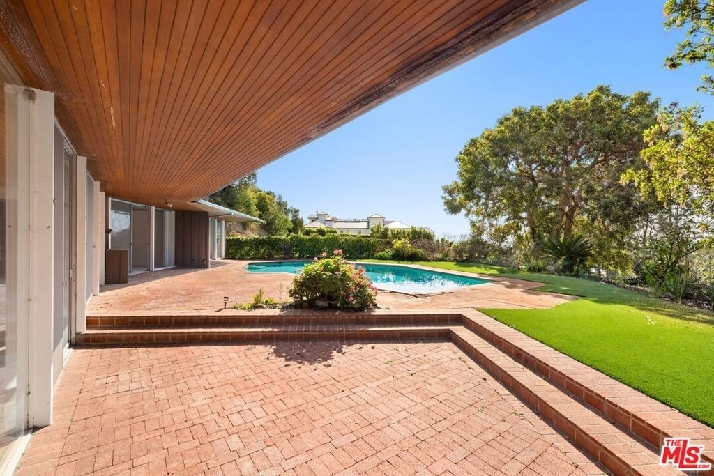 590 N Tigertail Road - Photo 12