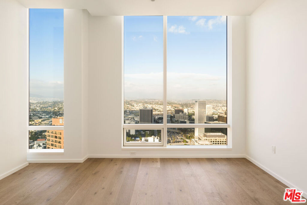 1000 W 8th Street - Photo 6