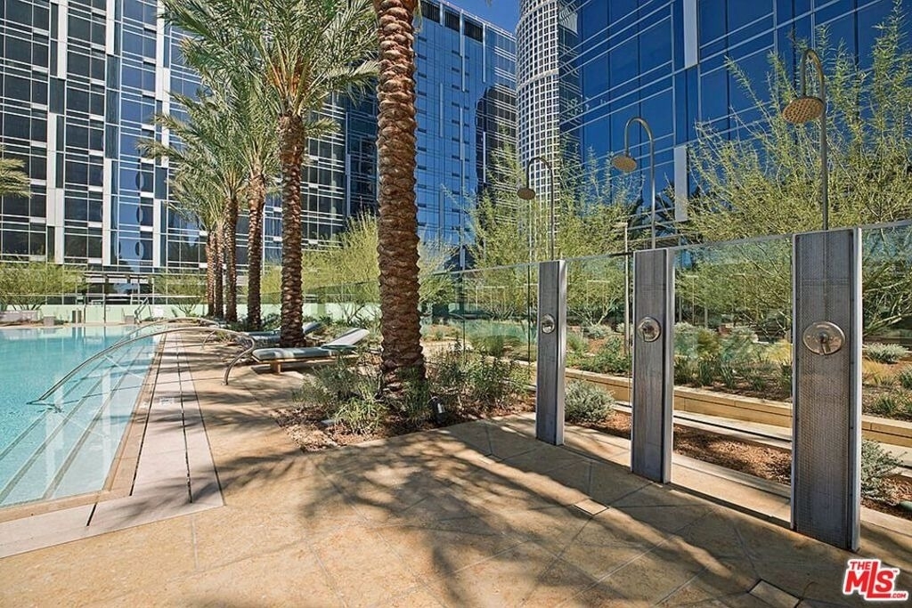 1000 W 8th Street - Photo 43