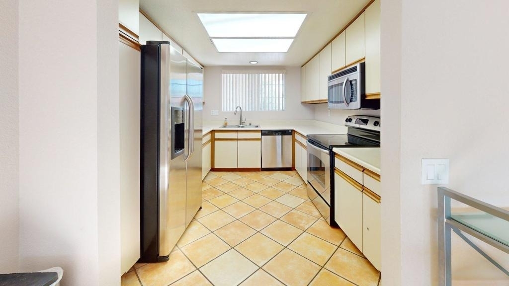 505 S Farrell Drive - Photo 2