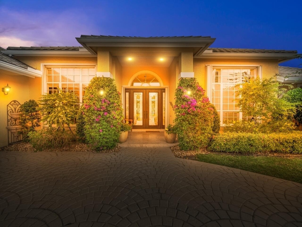 129 Brookhaven Court - Photo 0