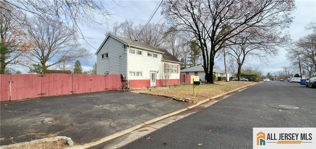 40 Beverly Avenue - Photo 2