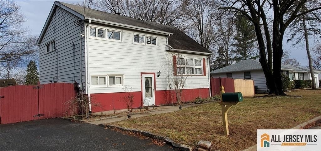 40 Beverly Avenue - Photo 1