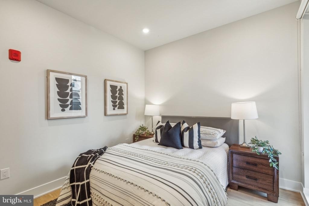 6910 Ridge Avenue - Photo 10