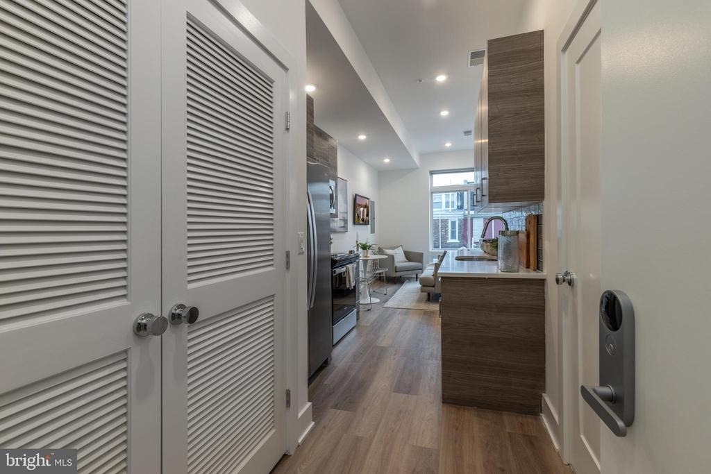 5545 Pulaski Avenue - Photo 3