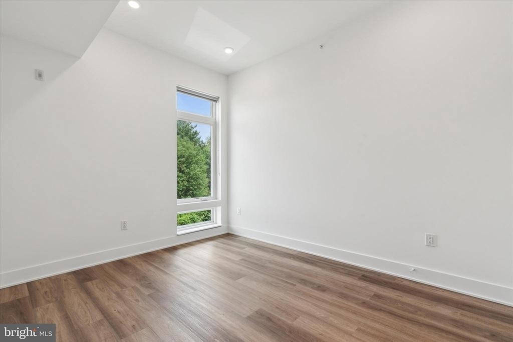 5545 Pulaski Avenue - Photo 10