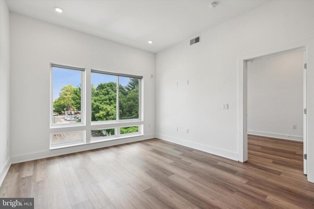 5545 Pulaski Avenue - Photo 8