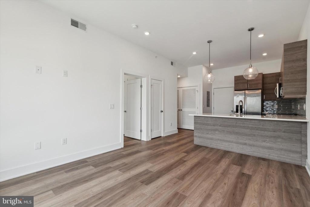 5545 Pulaski Avenue - Photo 7