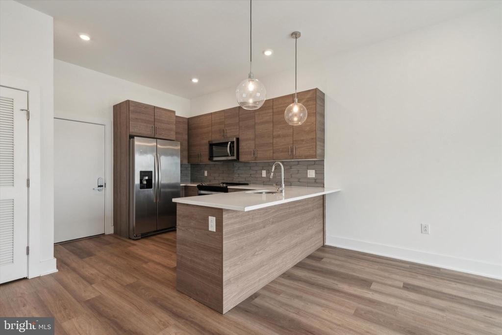 5545 Pulaski Avenue - Photo 4