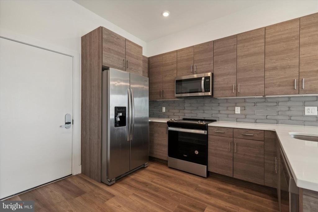 5545 Pulaski Avenue - Photo 3