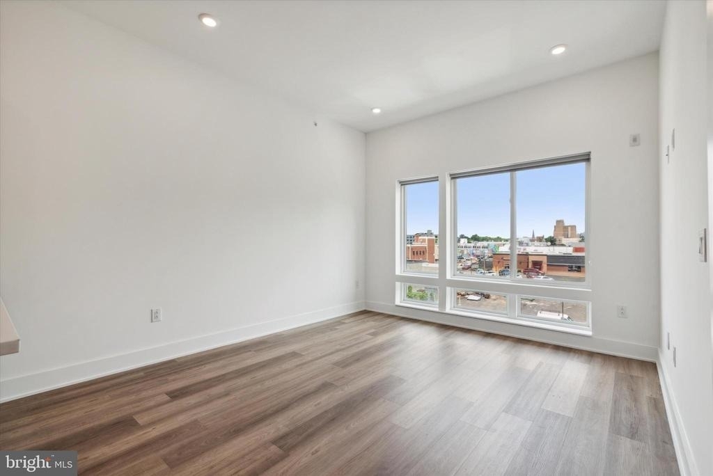 5545 Pulaski Avenue - Photo 9