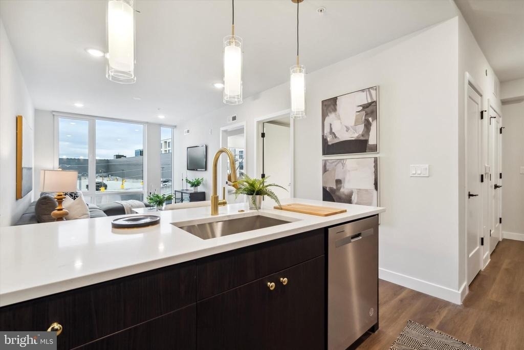 1102 Germantown Avenue - Photo 2