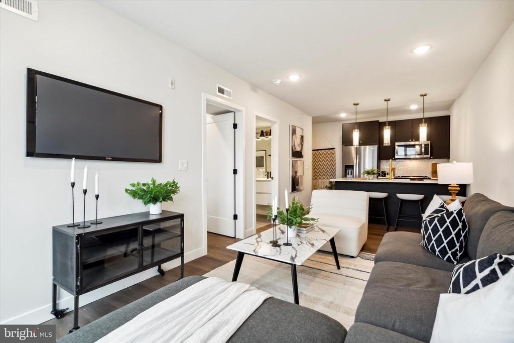 1102 Germantown Avenue - Photo 9