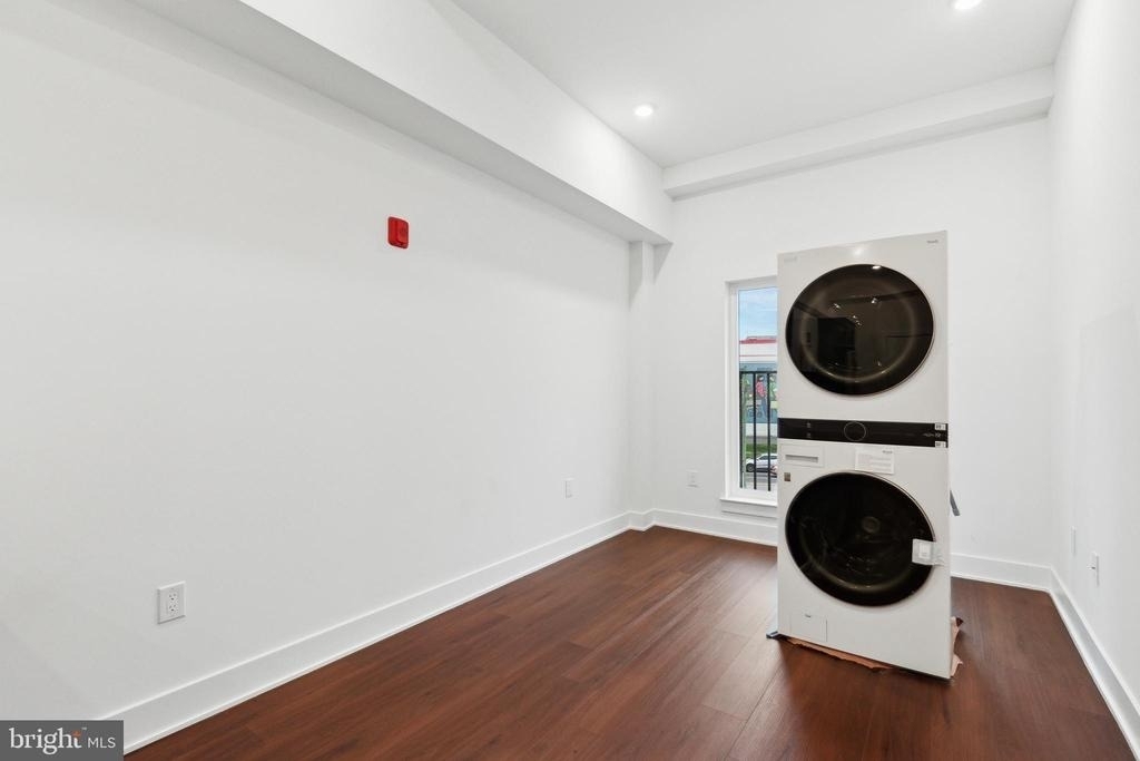 501 Washington Lane - Photo 4