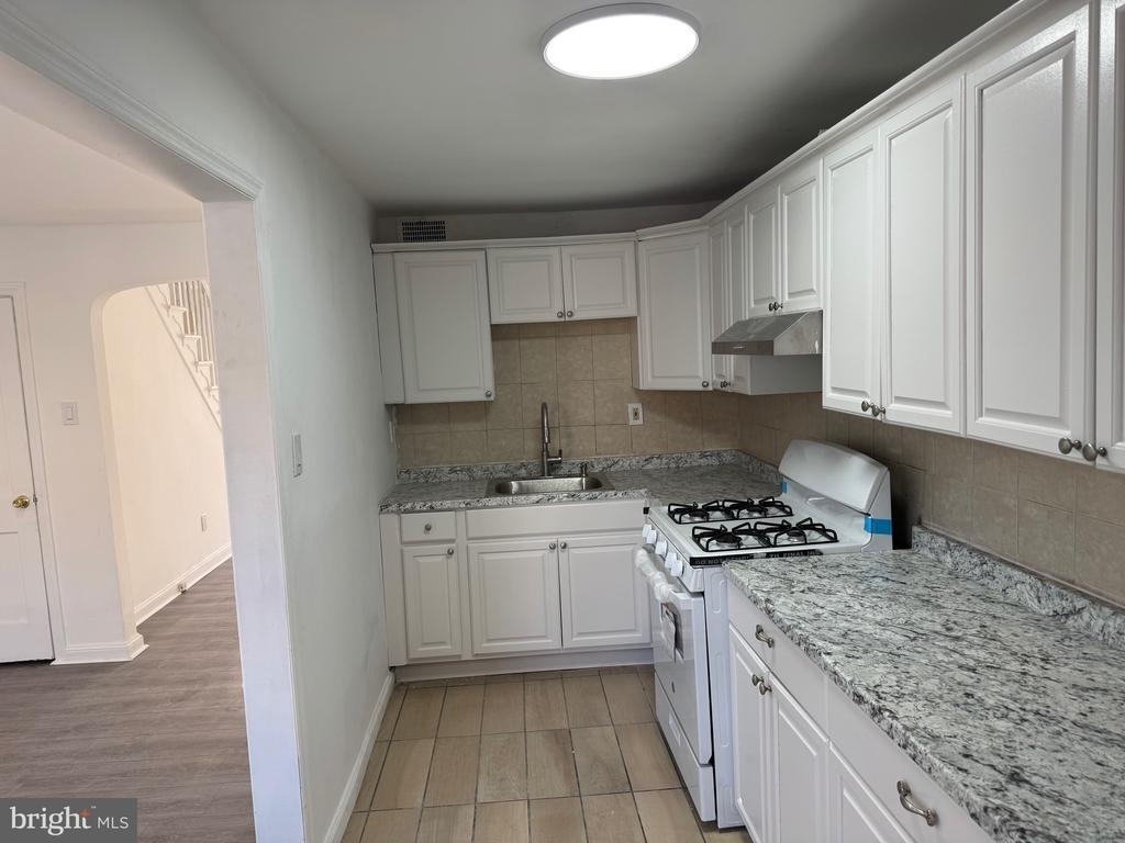 1203 Edgehill Road - Photo 3