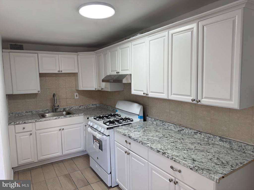 1203 Edgehill Road - Photo 1