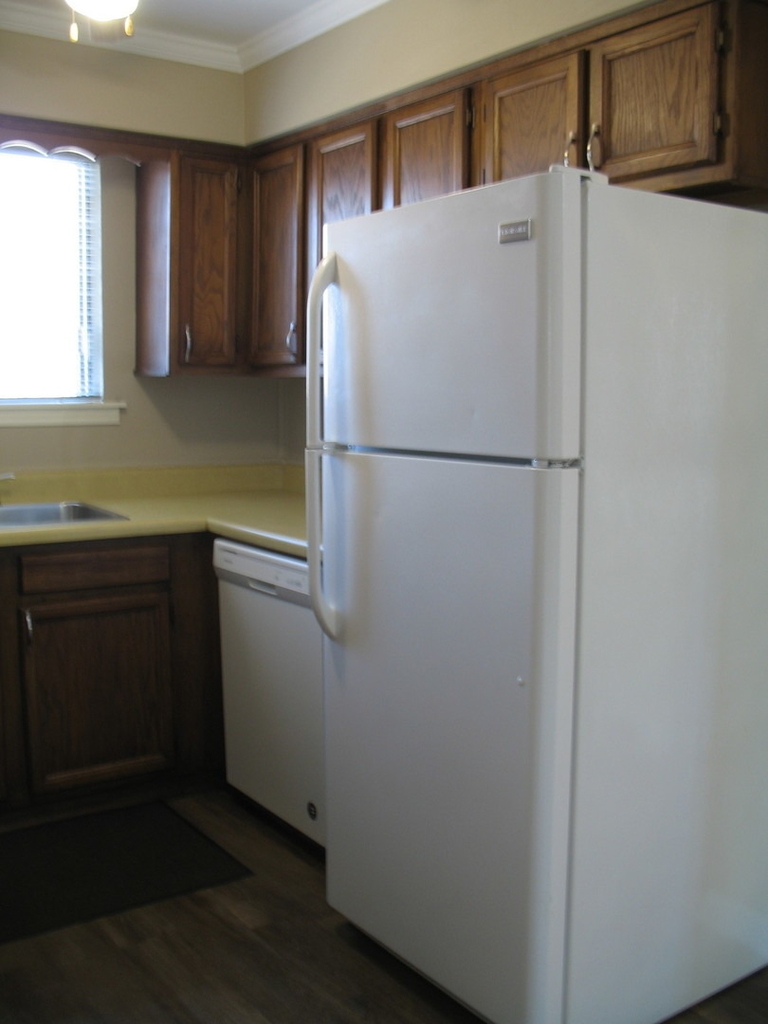 709 W 65th Street - Photo 7