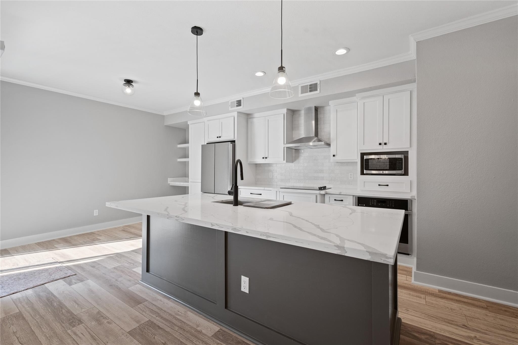 2113 Lake Village Drive - Photo 7
