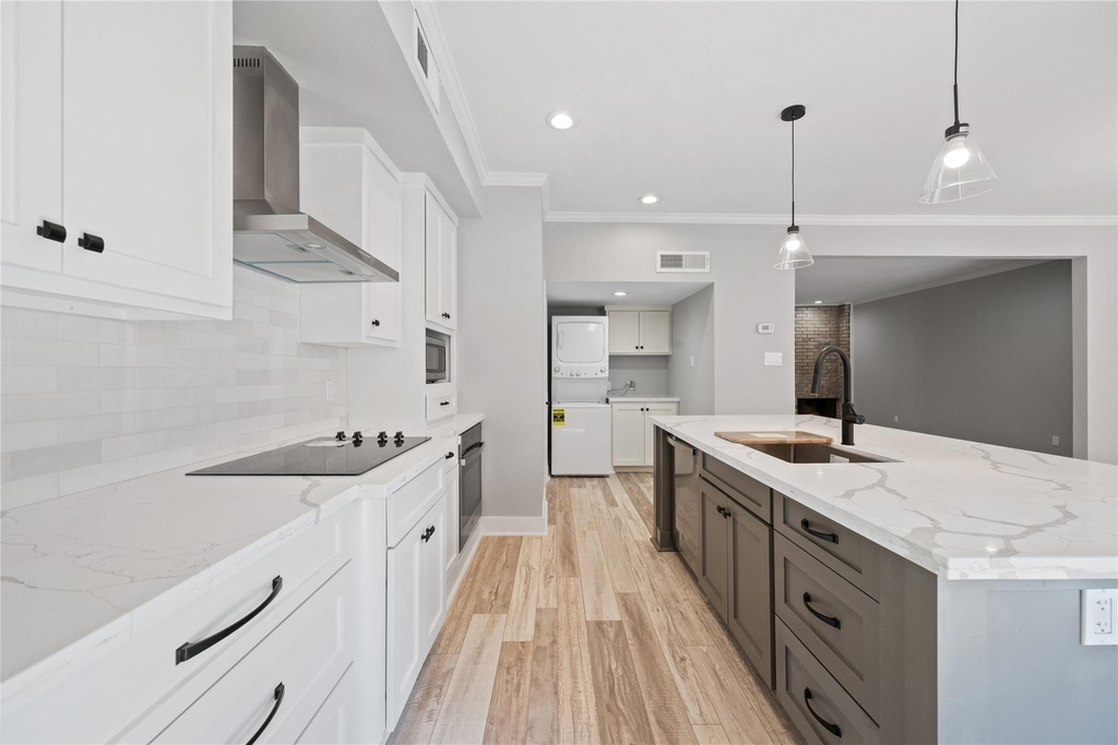 2113 Lake Village Drive - Photo 5