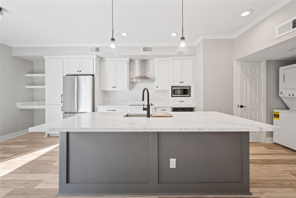 2113 Lake Village Drive - Photo 6