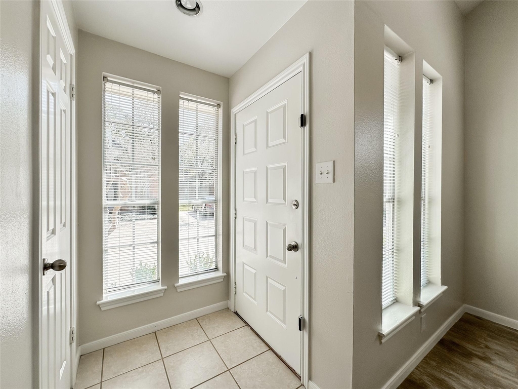 5515 Strack Road - Photo 4