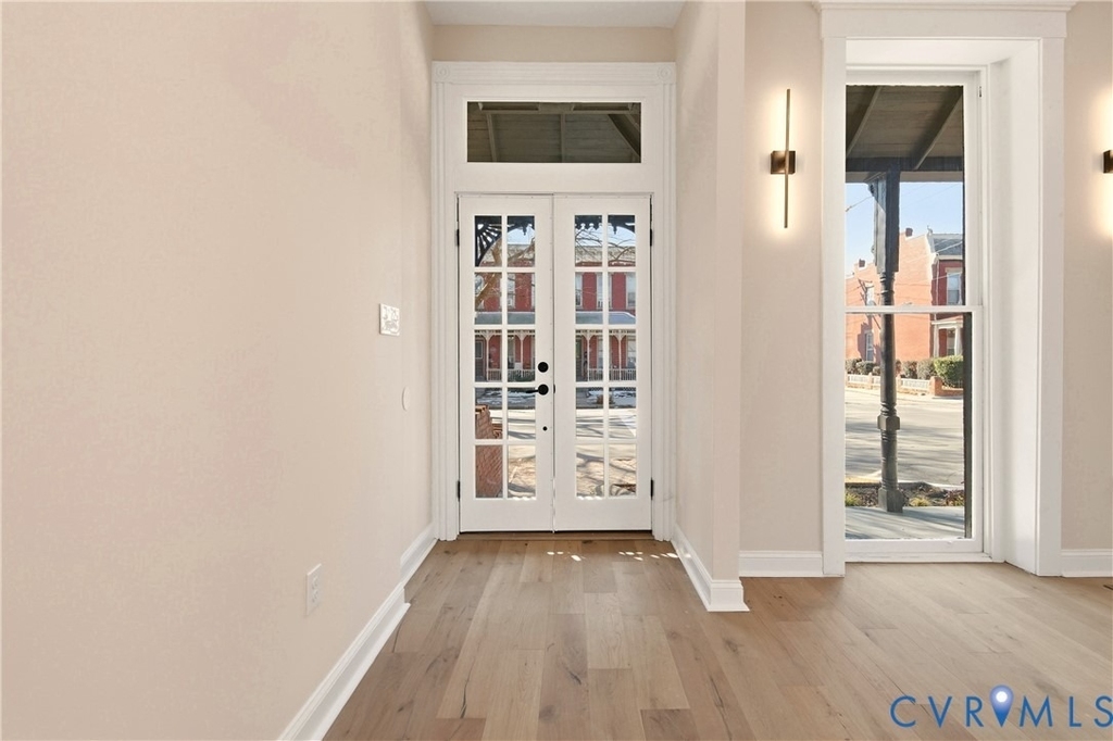 316 W Clay St - Photo 10